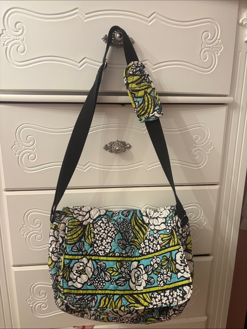 Vera Bradley Retired Pattern Island Blooms Quilted Messenger Bag